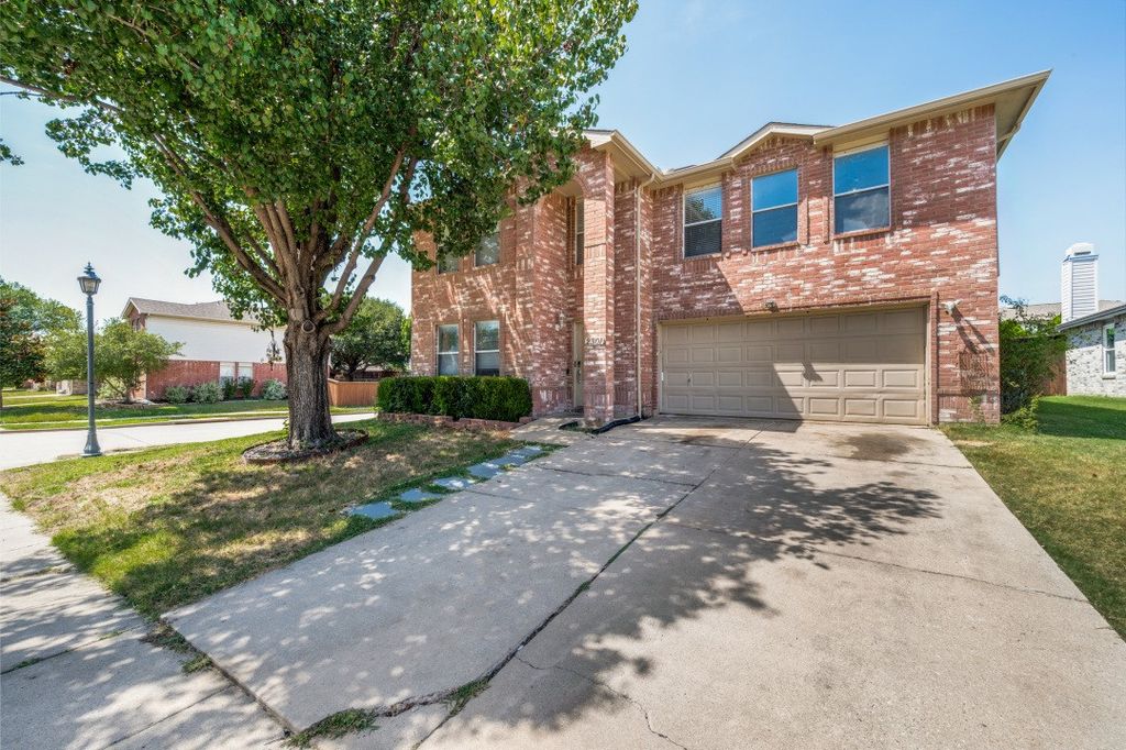 2301 Chestnut Drive, Little Elm, TX 75068