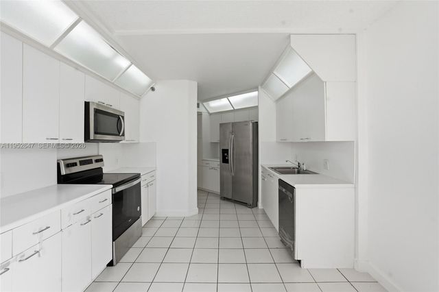 20185 E Country Club Dr 502, Aventura, FL 33180