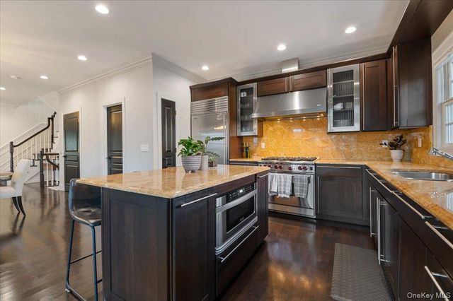 32 The Preserve 32, Woodbury, NY 11797