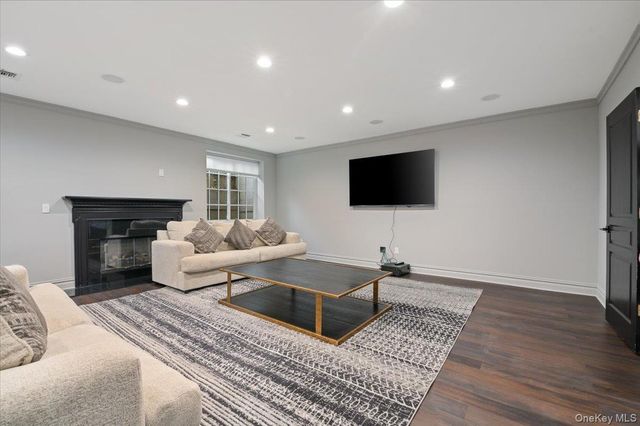 32 The Preserve 32, Woodbury, NY 11797