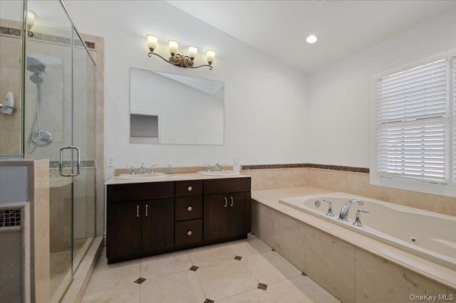 32 The Preserve 32, Woodbury, NY 11797