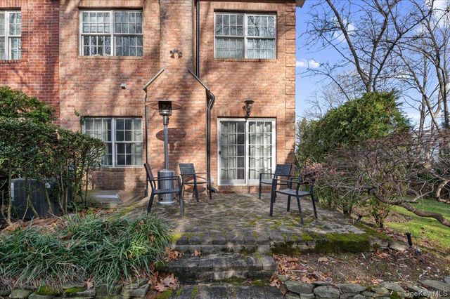 32 The Preserve 32, Woodbury, NY 11797