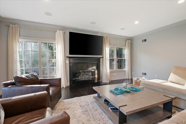 32 The Preserve 32, Woodbury, NY 11797