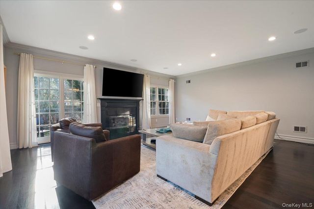 32 The Preserve 32, Woodbury, NY 11797