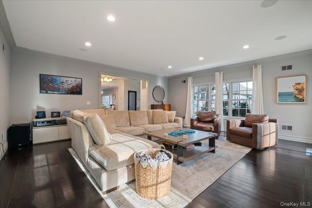 32 The Preserve 32, Woodbury, NY 11797