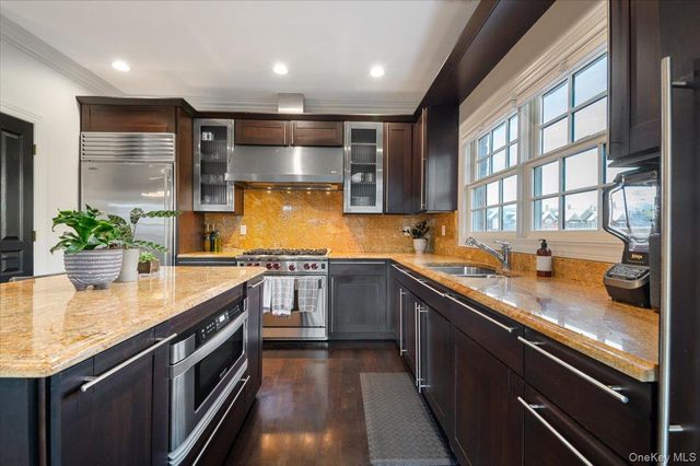 32 The Preserve 32, Woodbury, NY 11797