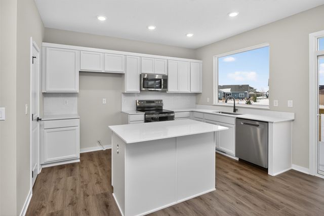 16530 Bentwood Drive, Urbandale, IA 50323