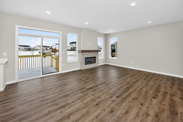 16530 Bentwood Drive, Urbandale, IA 50323