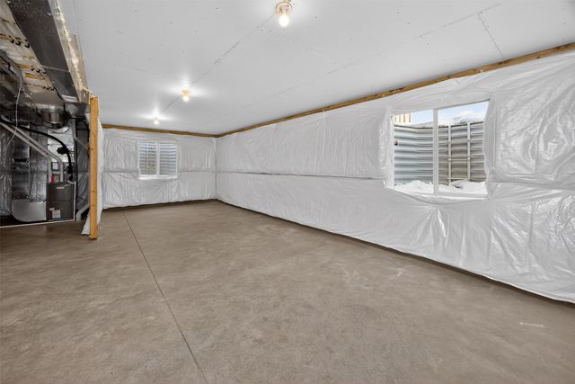 16530 Bentwood Drive, Urbandale, IA 50323