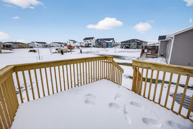 16530 Bentwood Drive, Urbandale, IA 50323