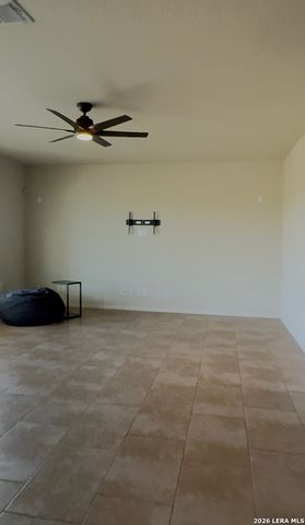 9010 Phoenix, Converse, TX 78109