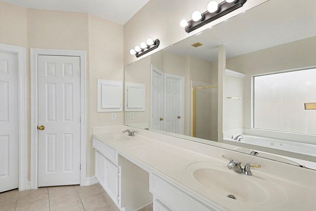 240 Kettering Lane, League City, TX 77573