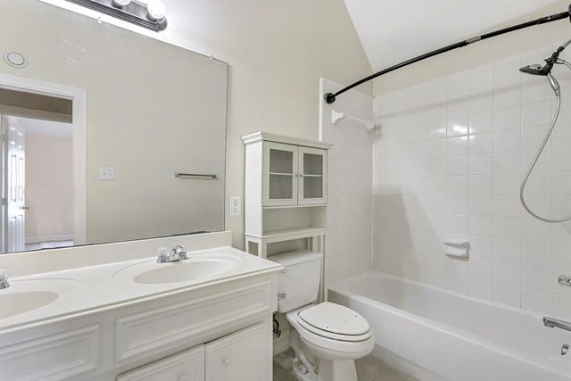 240 Kettering Lane, League City, TX 77573