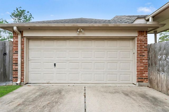 240 Kettering Lane, League City, TX 77573