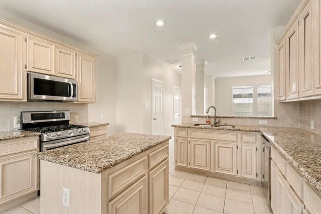 240 Kettering Lane, League City, TX 77573