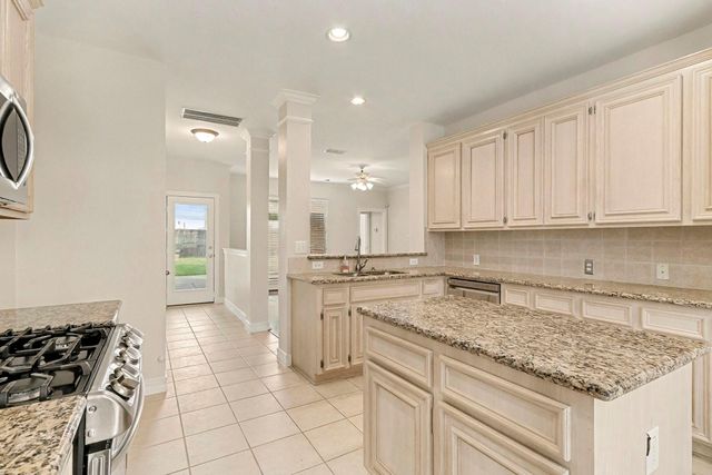 240 Kettering Lane, League City, TX 77573