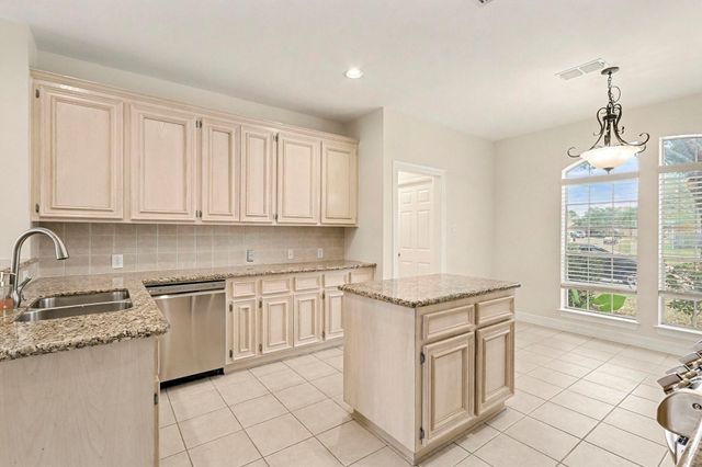 240 Kettering Lane, League City, TX 77573