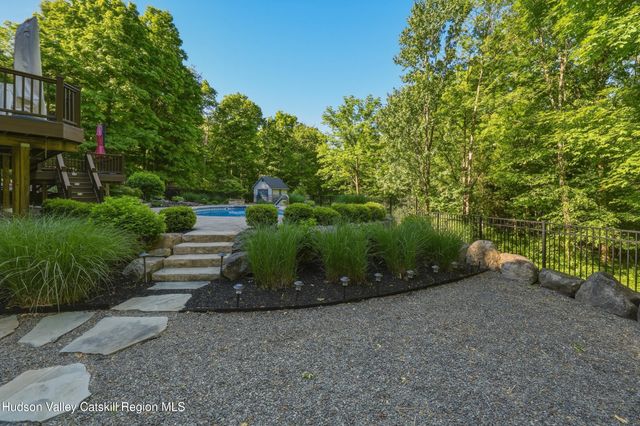 27 Hawleys Corners Road, Highland, NY 12528