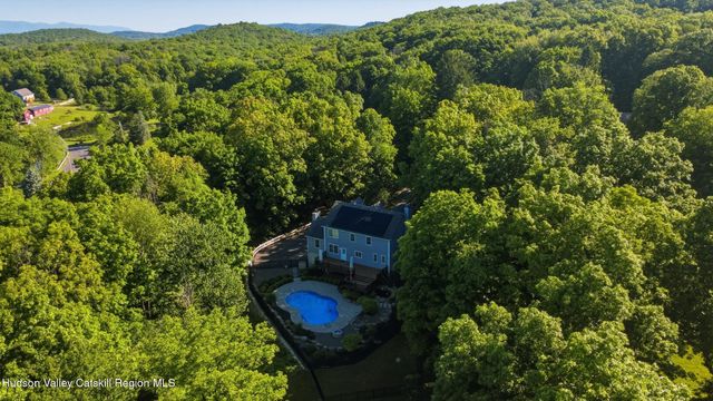 27 Hawleys Corners Road, Highland, NY 12528