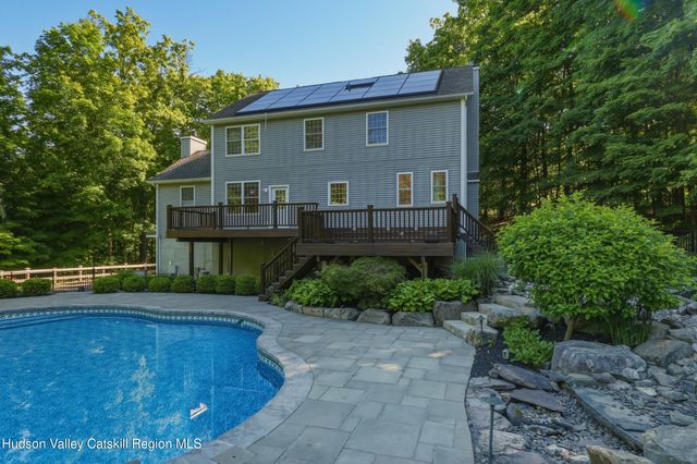 27 Hawleys Corners Road, Highland, NY 12528