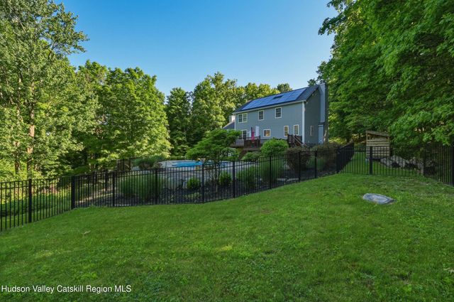 27 Hawleys Corners Road, Highland, NY 12528