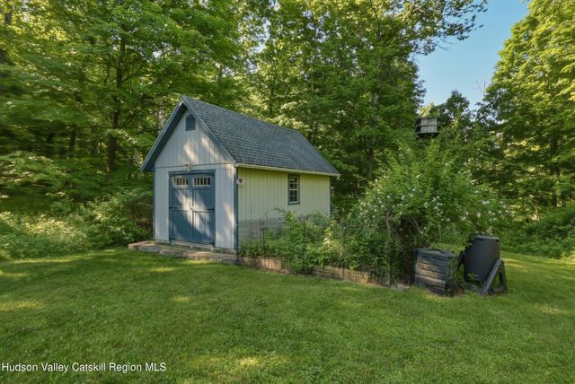 27 Hawleys Corners Road, Highland, NY 12528