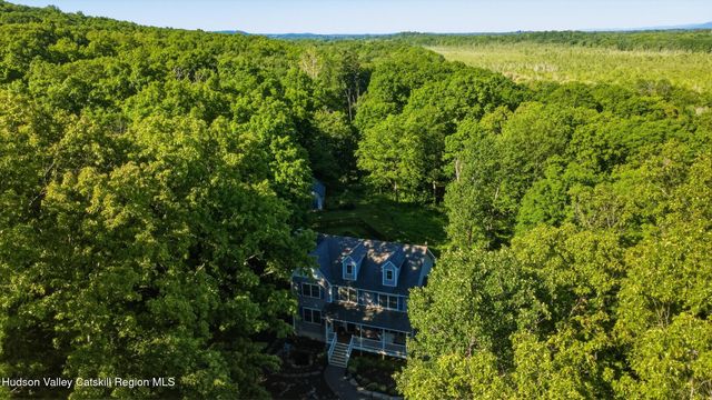 27 Hawleys Corners Road, Highland, NY 12528
