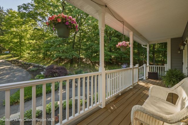 27 Hawleys Corners Road, Highland, NY 12528