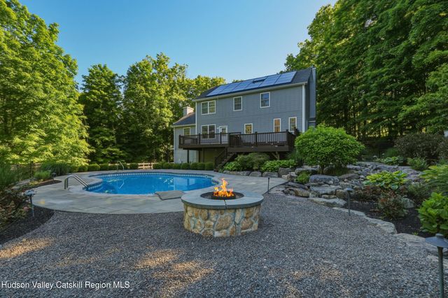 27 Hawleys Corners Road, Highland, NY 12528