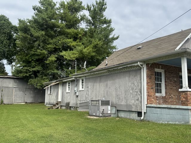 210 S Foster Ave, Gallatin, TN 37066
