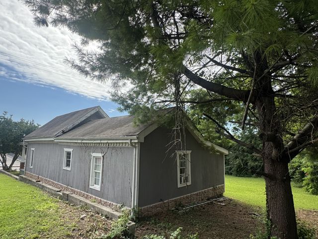 210 S Foster Ave, Gallatin, TN 37066