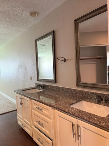 2103 Barrington Place Drive, Sugar Land, TX 77478