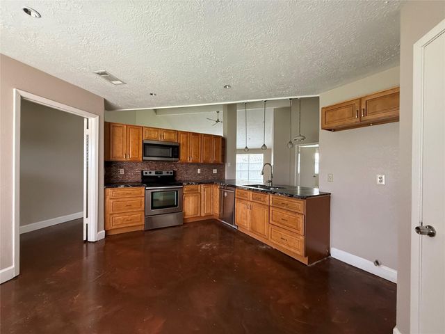 2103 Barrington Place Drive, Sugar Land, TX 77478