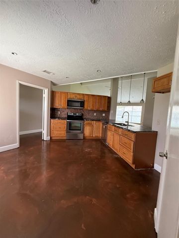 2103 Barrington Place Drive, Sugar Land, TX 77478