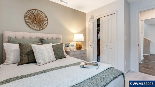 105 Greencrest St NE, Salem, OR 97301