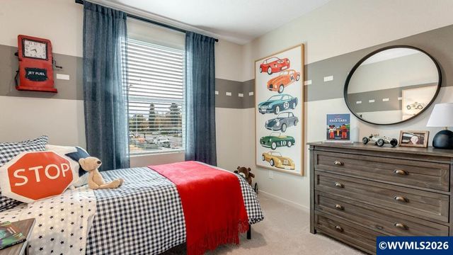 105 Greencrest St NE, Salem, OR 97301