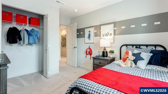 105 Greencrest St NE, Salem, OR 97301