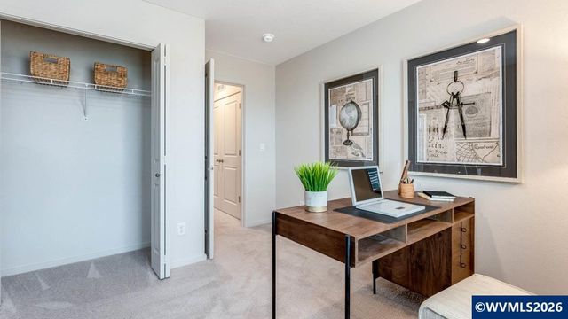 105 Greencrest St NE, Salem, OR 97301