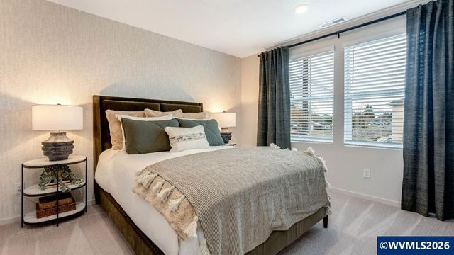 105 Greencrest St NE, Salem, OR 97301