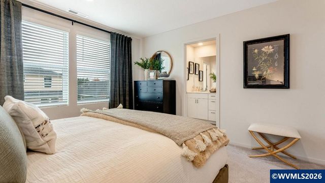 105 Greencrest St NE, Salem, OR 97301