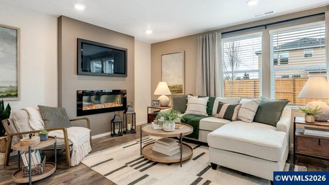 105 Greencrest St NE, Salem, OR 97301