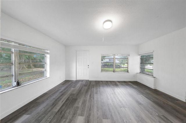 820 NW 38th Avenue, Lauderhill, FL 33311