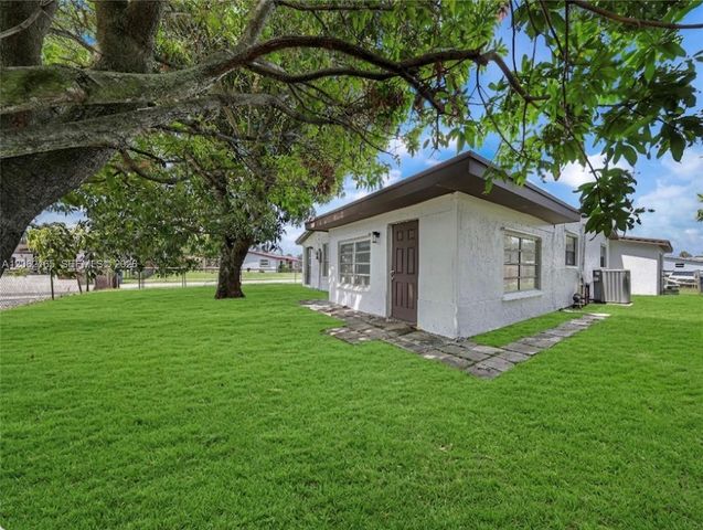 820 NW 38th Avenue, Lauderhill, FL 33311