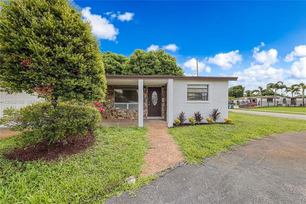 820 NW 38th Avenue, Lauderhill, FL 33311