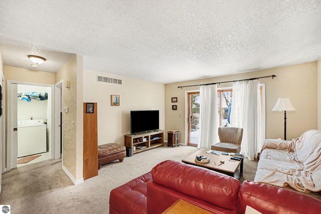 340 Applewood Lane, Mt Pleasant, MI 48858