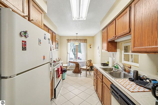 340 Applewood Lane, Mt Pleasant, MI 48858