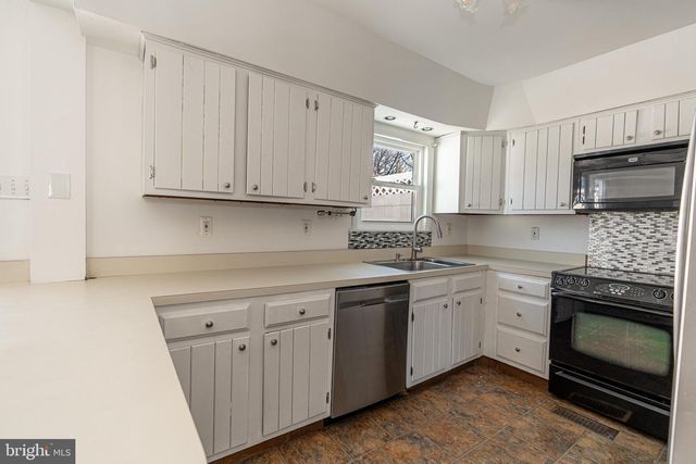 611 N STUART ST, Baltimore, MD 21221