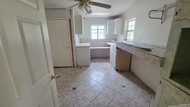 7 Glen Cove Dr, Seguin, TX 78155