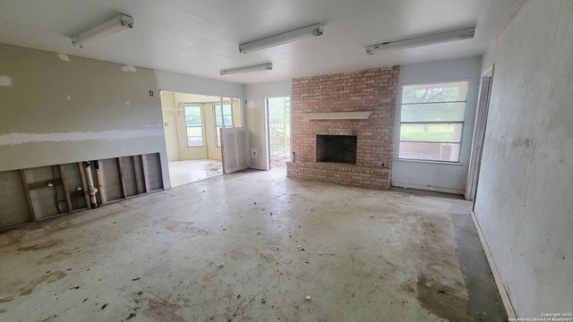 7 Glen Cove Dr, Seguin, TX 78155