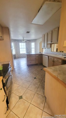 7 Glen Cove Dr, Seguin, TX 78155
